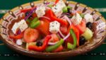 Farklı bir akdeniz salatası tarifi
